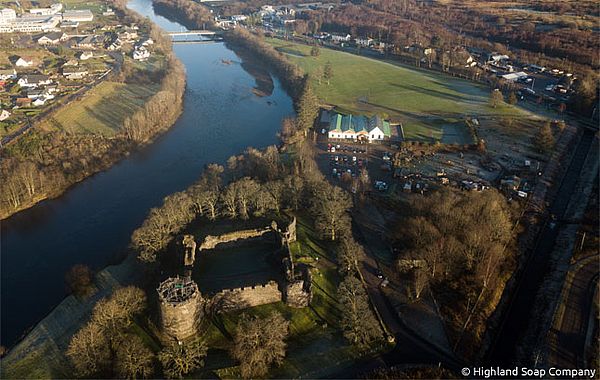 Inverlochy Castle aus dem 13. Jh. und der Fluss Lochy