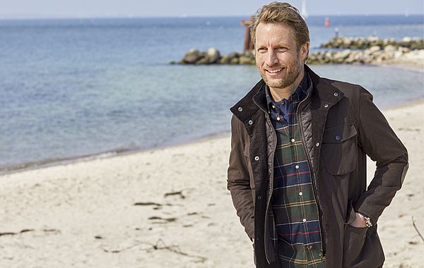 Damit Ihre Wachsjacke länger hält muss sie nachgewachst werden. Salzige Seeluft und Barbour Herren-Wachsjacke