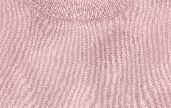Detailaufnahme Strickpullover mit Mohairwolle