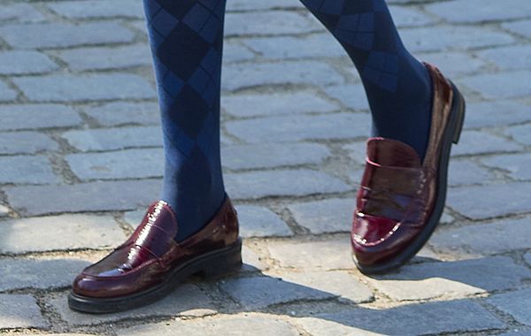 Penny Loafer aus Lackleder mit Argylestrumpfhose