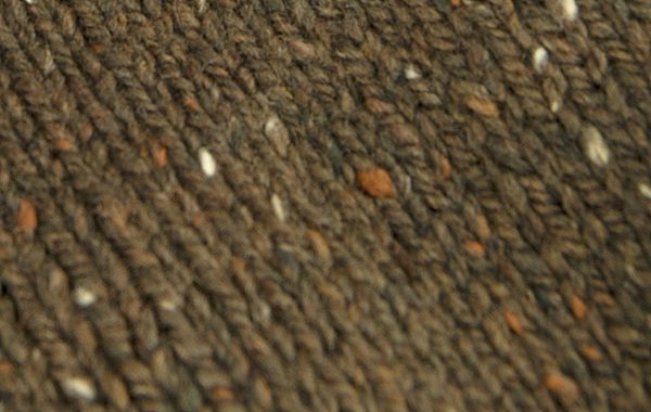 Detailaufnahme Donegalpullover mit typischen Donegal Flecks