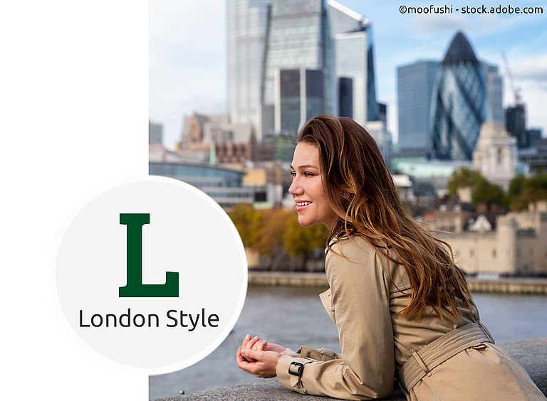 British Trenchcoat vor der City of London