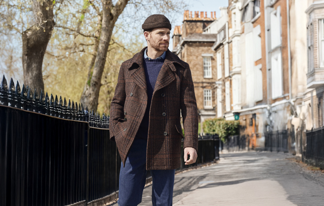 Mann im Tweed-Caban