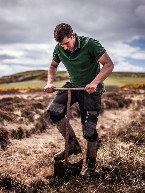 Das Malz-Getreide wird über Torffeuer getrocknet.