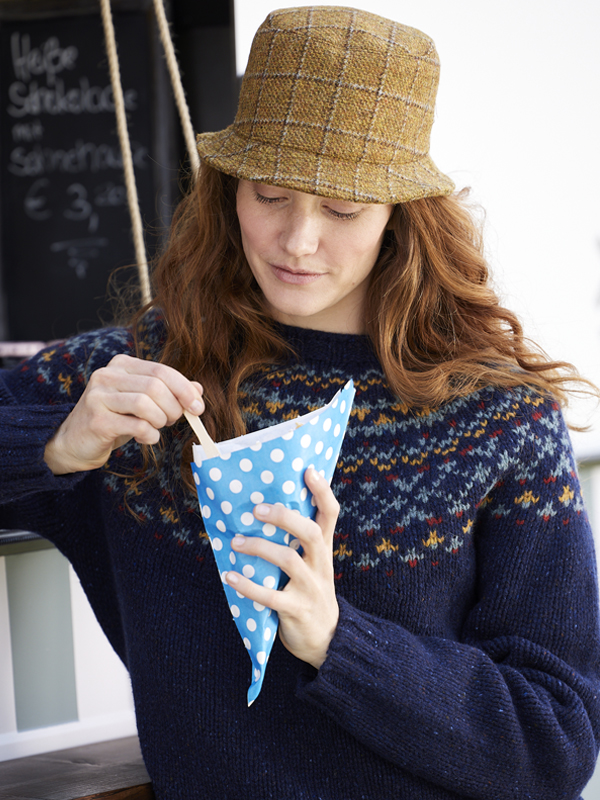 Fair-Isle-Pulli & Tweedhut