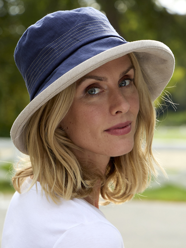 Ovale Gesichtsform: Leinenhut mit breiter Krempe