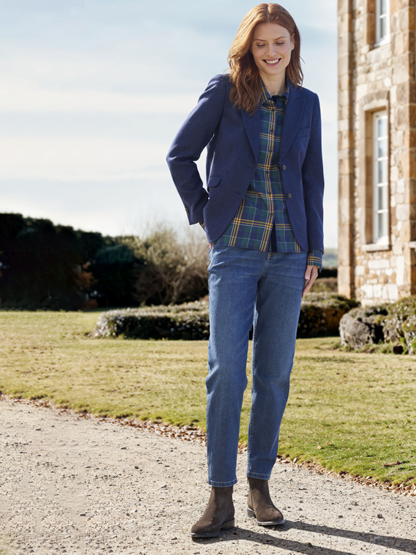 Moderne Tweedkombi mit Blazer, Jeans & Chelsea Boots