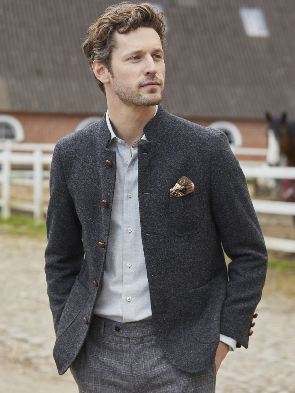 klassischer Look: Tweedsakko mit Hemd und Einstecktuch