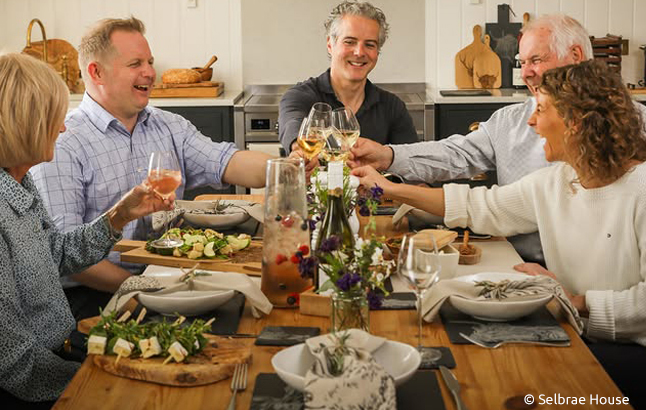 Familie Carstairs beim Dinner