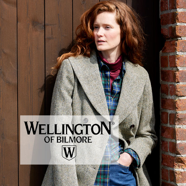 Frau mit Wellington-Jacke